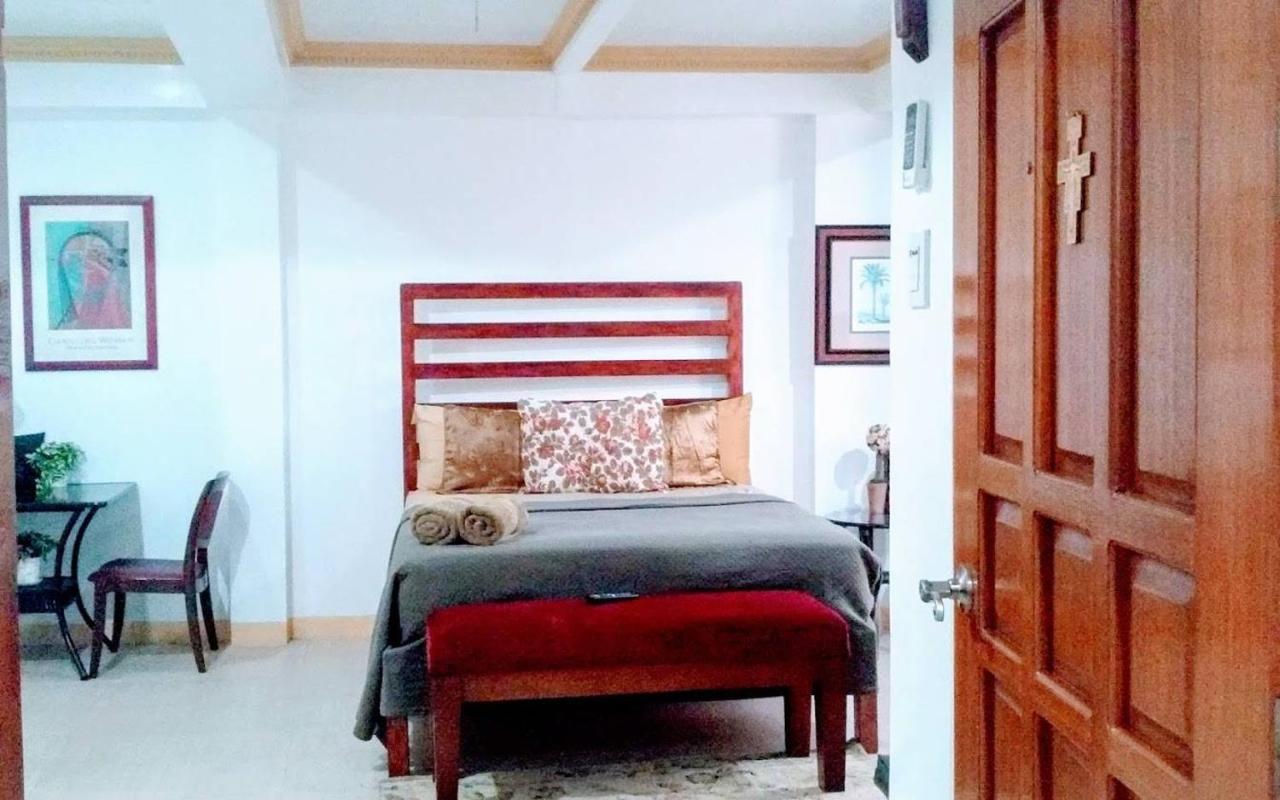 The Saint Joseph Residential Suites Lucena Esterno foto
