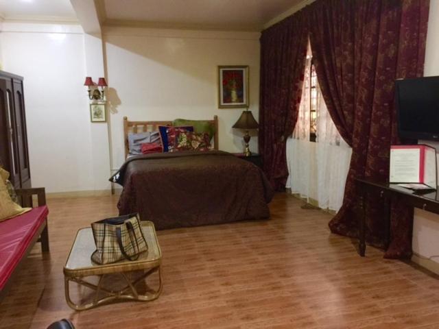 The Saint Joseph Residential Suites Lucena Esterno foto