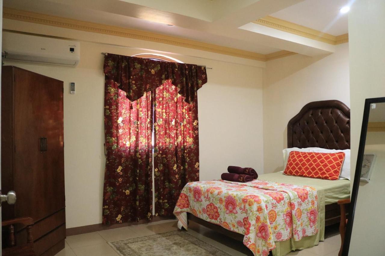The Saint Joseph Residential Suites Lucena Esterno foto