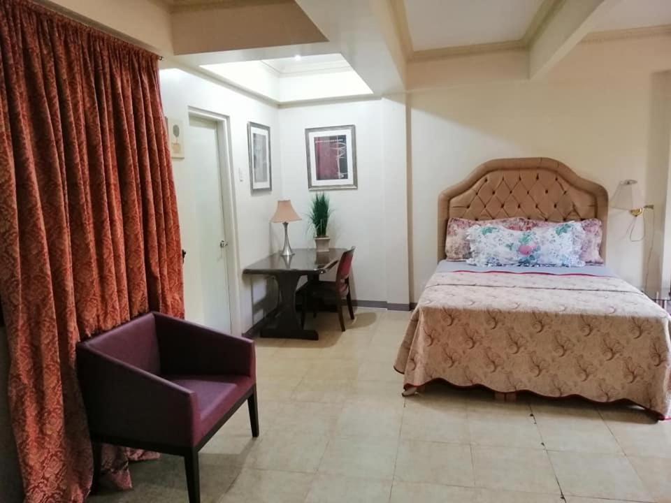 The Saint Joseph Residential Suites Lucena Esterno foto