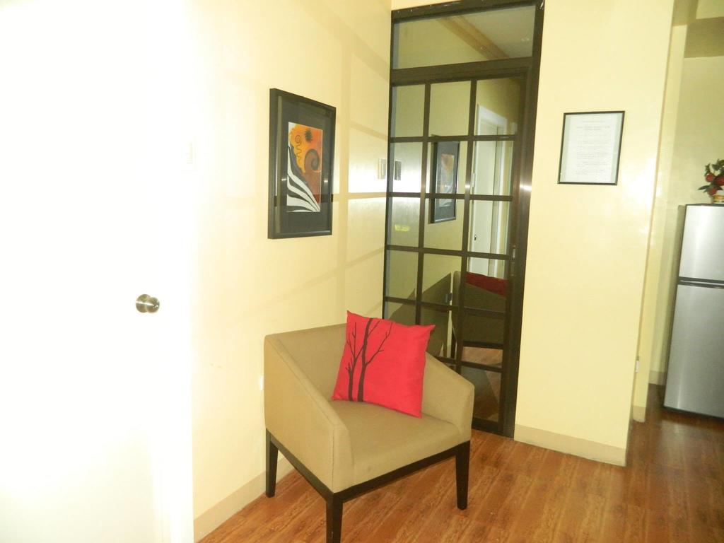 The Saint Joseph Residential Suites Lucena Camera foto