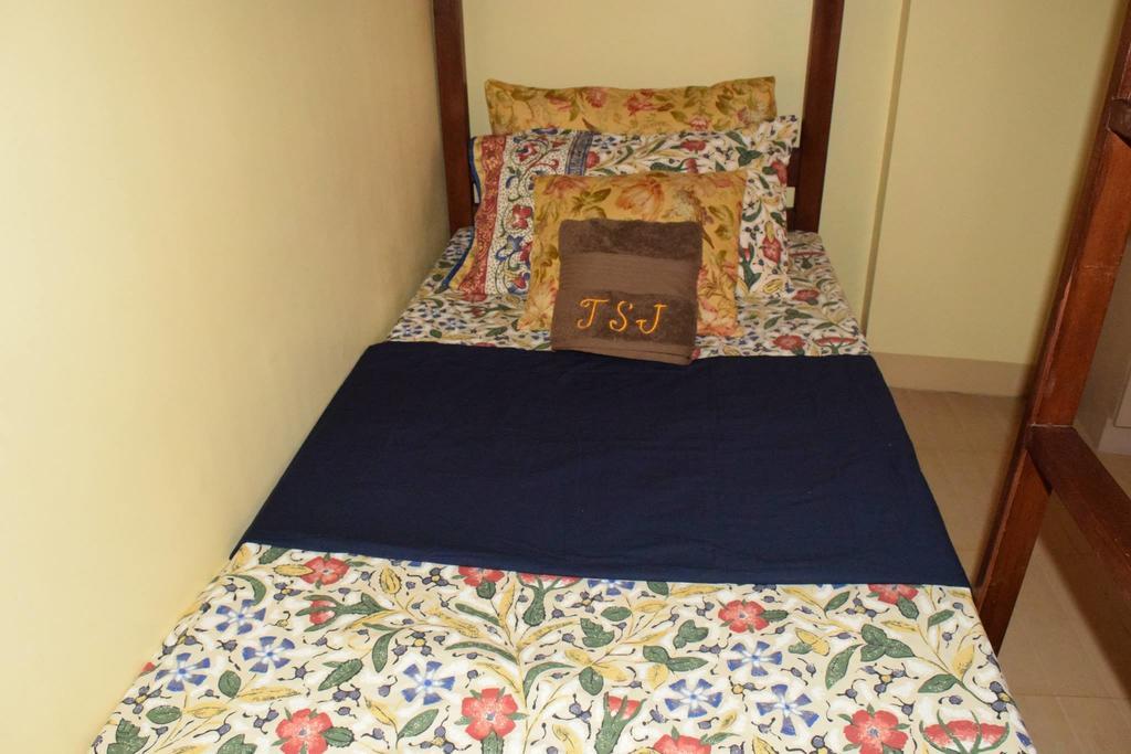 The Saint Joseph Residential Suites Lucena Camera foto
