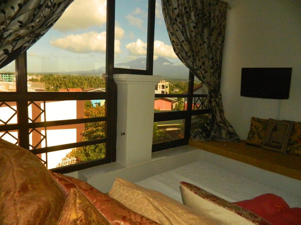The Saint Joseph Residential Suites Lucena Camera foto