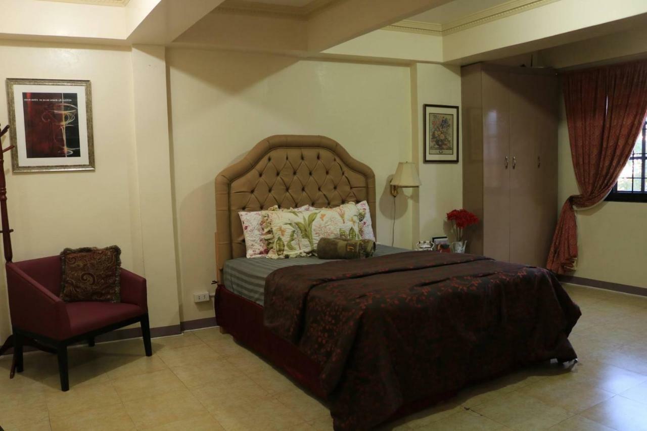 The Saint Joseph Residential Suites Lucena Esterno foto
