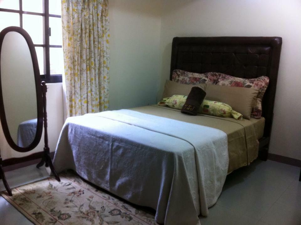 The Saint Joseph Residential Suites Lucena Esterno foto