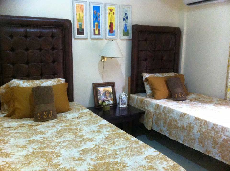 The Saint Joseph Residential Suites Lucena Esterno foto