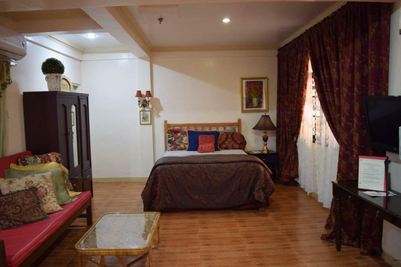 The Saint Joseph Residential Suites Lucena Esterno foto