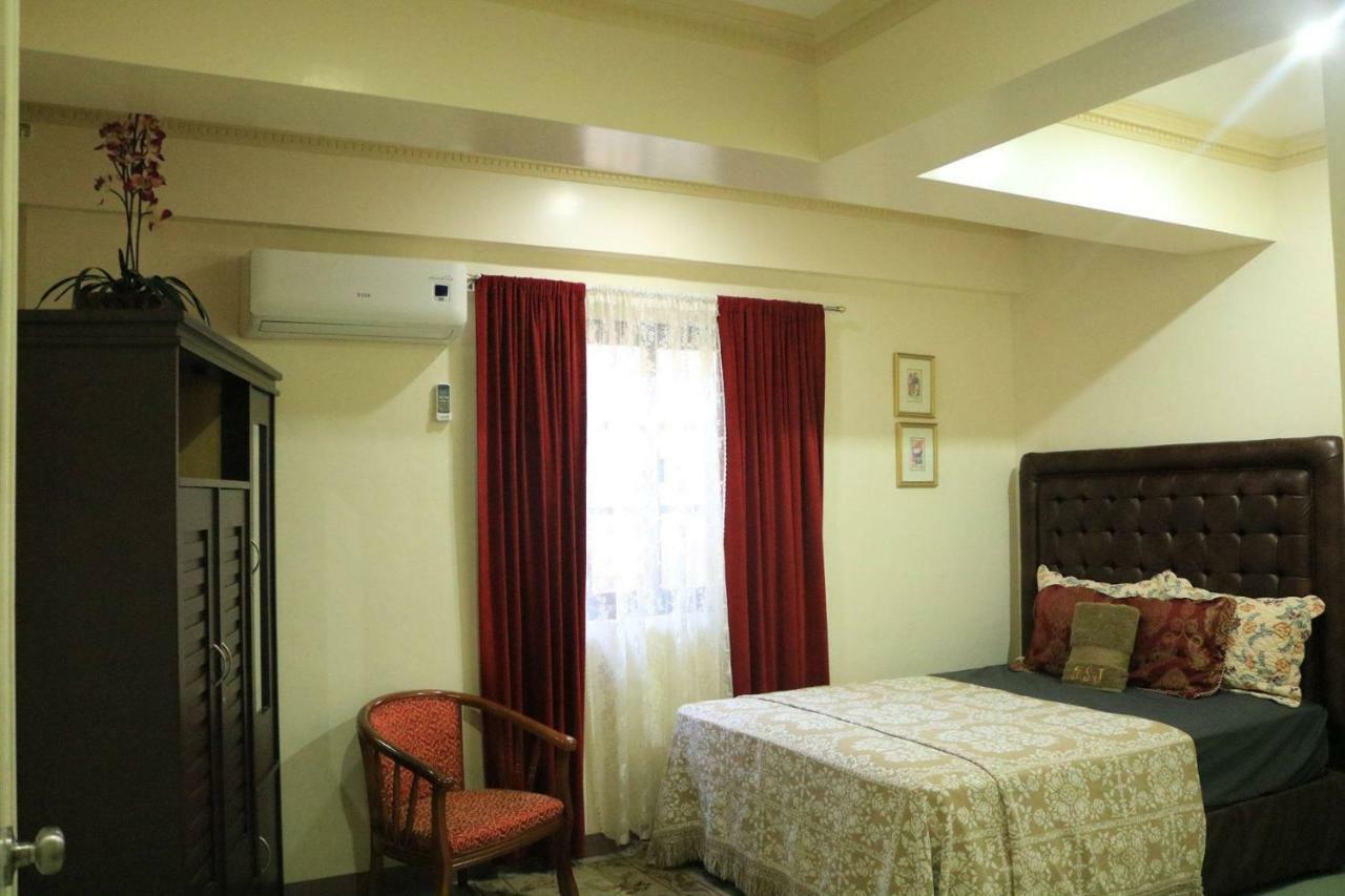 The Saint Joseph Residential Suites Lucena Esterno foto